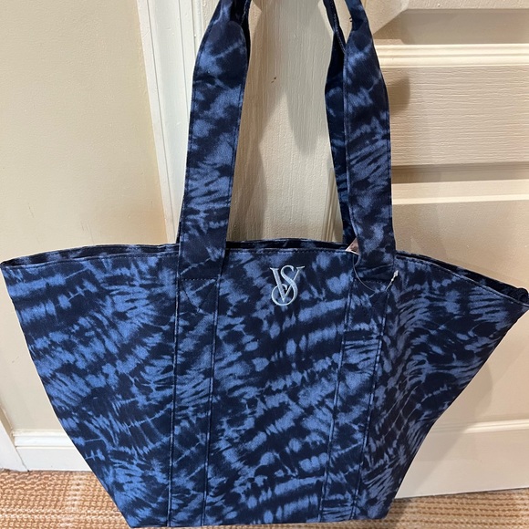 Victoria’s Secret Tote Bag with zipper - Picture 2 of 7